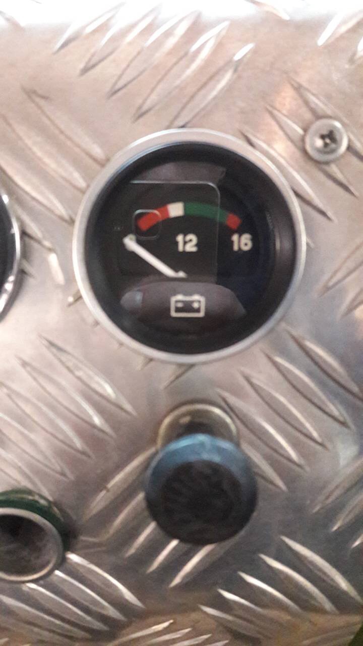 Указатель уровня заряда АКБ